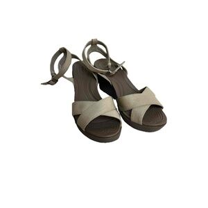 Crocs Beige Ankle Strap Cross Strap Open Toe Wedge Sandals Womens Size 10